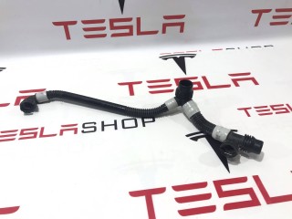 Шланги охлаждающей жидкости, ориг. номер 1077577-00-D, Tesla Model 3 2017-2021