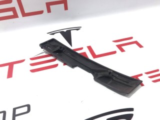 Кронштейн крепления фары противотуманной правой, ориг. номер 1003126-00-B, Tesla Model S 2012-2016