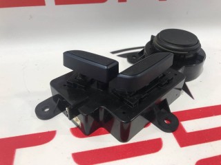 прочая запчасть, ориг. номер 1067689-00-C, Tesla Model X 2015-2021