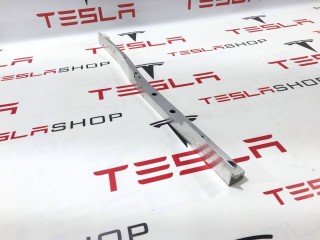 Планка держатель кронштейна АКБ, ориг. номер 1109808-00-C, Tesla Model 3 2017-2021