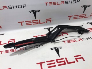 Накладка закрытия подъемной задней двери, ориг. номер 1037560-00-C, Tesla Model X 2015-2021
