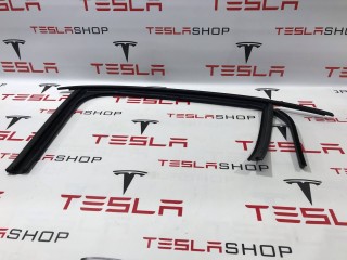 Уплотнитель стекла подъемной задней двери, ориг. номер 1069521-90-H, Tesla Model X 2015-2021