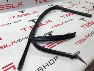 Уплотнитель стекла подъемной задней двери, ориг. номер 1069521-90-H, Tesla Model X 2015-2021