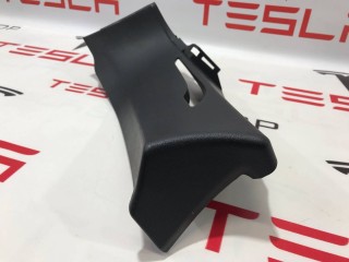 Накладка ремня безопасности стойки С, ориг. номер 1024730-00-C, Tesla Model S 2012-2016