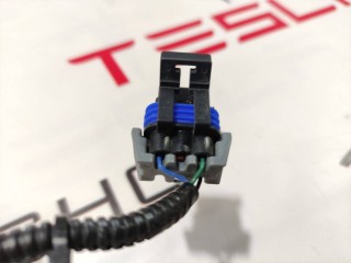 прочая запчасть, ориг. номер 1072447-82-A, 1036885-00-E, 1058358-03-C, Tesla Model X 2015-2021