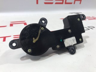 прочая запчасть, ориг. номер 1049316-00-C, 1067689-00-C, Tesla Model X 2015-2021