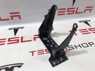 Кронштейн накладки, стойки В, ориг. номер 1052518-00-H, Tesla Model X 2015-2021