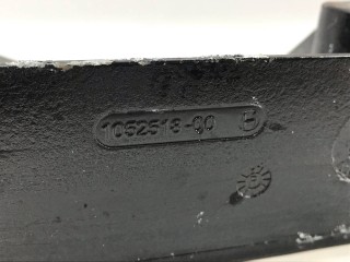 Кронштейн накладки, стойки В, ориг. номер 1052518-00-H, Tesla Model X 2015-2021