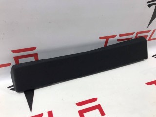 Накладка нижняя бардачка, ориг. номер 1002301-01-B, 1002302-00-A, Tesla Model X 2015-2021