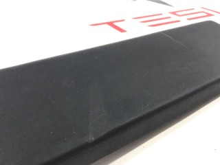 Накладка нижняя бардачка, ориг. номер 1002301-01-B, 1002302-00-A, Tesla Model X 2015-2021