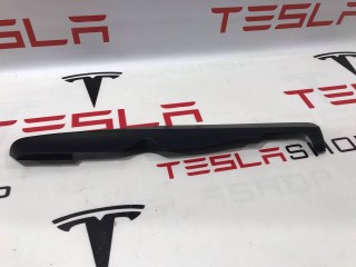 Накладка салазки сидения (водительская), ориг. номер 1066617-00-A, Tesla Model X 2015-2021