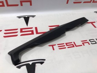 Накладка салазки сидения (пассажирская), ориг. номер 1066617-00-A, Tesla Model X 2015-2021