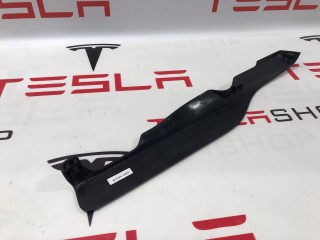 Накладка салазки сидения (пассажирская), ориг. номер 1066617-00-A, Tesla Model X 2015-2021