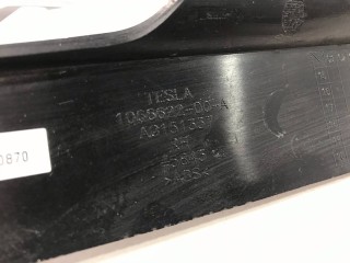 Накладка салазки сидения (пассажирская), ориг. номер 1066617-00-A, Tesla Model X 2015-2021