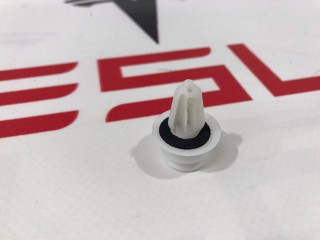 клипса крепления карты двери, ориг. номер 1025401-00-A, Tesla Model S 2012-2016