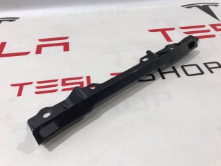 Кронштейн облицовки стойки, ориг. номер 1054068-00-A, Tesla Model X 2015-2021