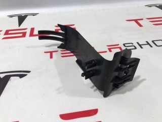 Накладка на сиденья 3-го ряда, ориг. номер 1066957-00-D, Tesla Model X 2015-2021