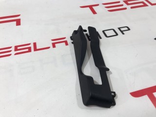 Заглушка салазки сиденья, ориг. номер 1068832-00-A, 1068833-00-A, Tesla Model X 2015-2021