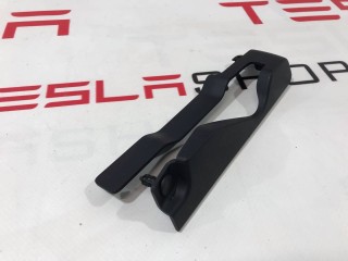 Заглушка салазки сиденья, ориг. номер 1068832-00-A, 1068833-00-A, Tesla Model X 2015-2021