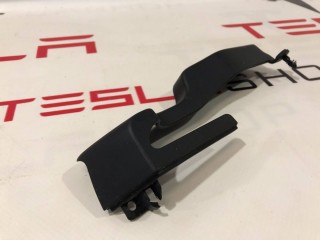 Заглушка салазки сиденья, ориг. номер 1066618-00-A, Tesla Model X 2015-2021