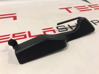 Заглушка салазки сиденья, ориг. номер 1066618-00-A, Tesla Model X 2015-2021