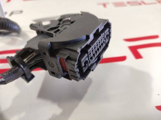 прочая запчасть, ориг. номер 1072447-82-A, 1036885-00-E, 1058358-03-C, Tesla Model X 2015-2021