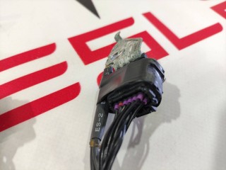 прочая запчасть, ориг. номер 1072447-82-A, 1036885-00-E, 1058358-03-C, Tesla Model X 2015-2021
