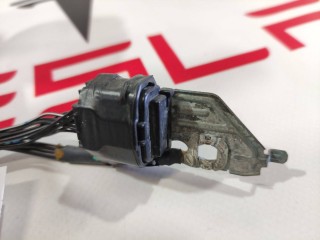 прочая запчасть, ориг. номер 1072447-82-A, 1036885-00-E, 1058358-03-C, Tesla Model X 2015-2021