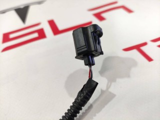прочая запчасть, ориг. номер 1072447-82-A, 1036885-00-E, 1058358-03-C, Tesla Model X 2015-2021