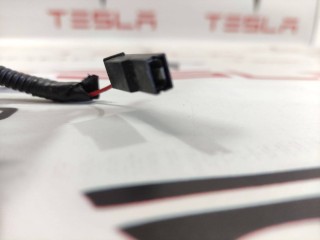 прочая запчасть, ориг. номер 1072447-82-A, 1036885-00-E, 1058358-03-C, Tesla Model X 2015-2021