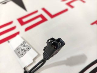 прочая запчасть, ориг. номер 1072447-82-A, 1036885-00-E, 1058358-03-C, Tesla Model X 2015-2021