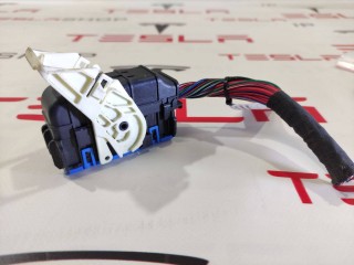 прочая запчасть, ориг. номер 1072447-82-A, 1036885-00-E, 1058358-03-C, Tesla Model X 2015-2021