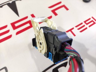 прочая запчасть, ориг. номер 1072447-82-A, 1036885-00-E, 1058358-03-C, Tesla Model X 2015-2021