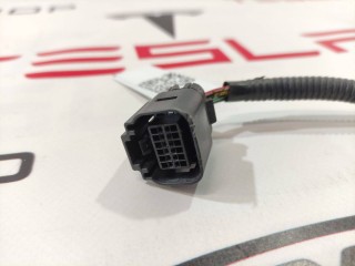прочая запчасть, ориг. номер 1072447-82-A, 1036885-00-E, 1058358-03-C, Tesla Model S 2012-2016
