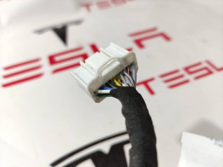 Фишка (разъем) электропроводка подкапотная, ориг. номер 1082436-02-B, Tesla Model X 2015-2021