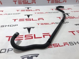 Шланг системы охлаждения насос - чарджер, ориг. номер 1065387-00-C, Tesla Model S 2016-2021