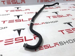 Шланг системы охлаждения насос - чарджер, ориг. номер 1065387-00-C, Tesla Model S 2016-2021
