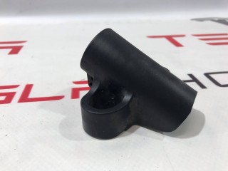 Корпус упора крышки багажника, ориг. номер 1051429-00-D, Tesla Model X 2015-2021