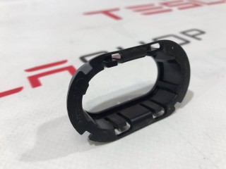 Фиксатор гофры электропроводки двери, ориг. номер 1108729-00-C, Tesla Model 3 2017-2021