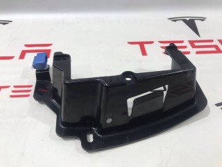 прочая запчасть, ориг. номер 1051906-00-A, Tesla Model S 2012-2016