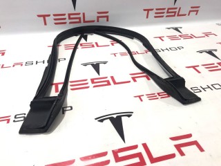 Уплотнитель крышки багажника вспомогательный, ориг. номер 1048511-00-C, Tesla Model X 2015-2021