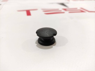 Клипса шпильки крепления грузовой сетки, ориг. номер 1009089-00-A, Tesla Model S
