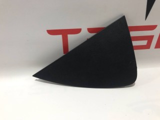 Накладка боковая торпеды, ориг. номер 1083361-00-D, Tesla Model 3 2017-2021