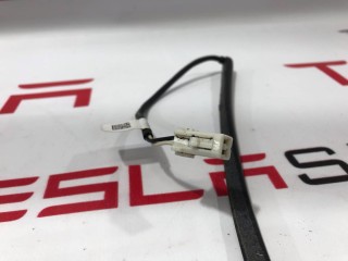 Датчик прижатия люка панорамной крыши, ориг. номер 1039448-00-V, Tesla Model S