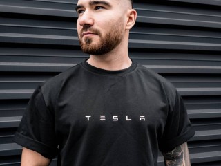 Футболка, Tesla