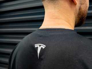 Футболка, Tesla