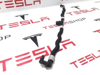 Патрубок системы охлаждения основной батареи, ориг. номер 1521567-00-A, Tesla Model 3 2017-2021