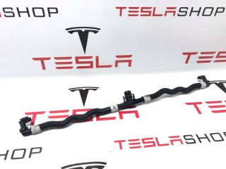 Патрубок системы охлаждения основной батареи, ориг. номер 1521567-00-A, Tesla Model 3 2017-2021