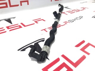 Патрубок системы охлаждения основной батареи, ориг. номер 1521567-00-A, Tesla Model 3 2017-2021