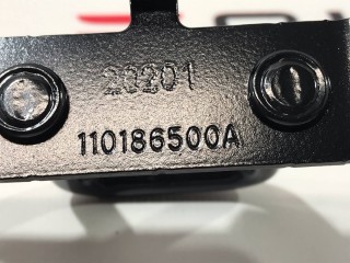 Петля фиксации сидений 2-го ряда, ориг. номер 1101865-00-A, Tesla Model 3 2017-2021